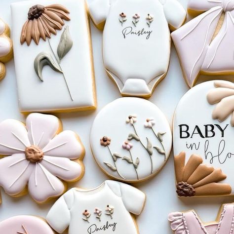 Flower Baby Shower Cookies, Baby In Bloom Sugar Cookies, Wildflower Baby Shower Cookies, Floral Baby Shower Cookies, Simple Baby Shower Centerpieces, Baby Shower Cookies For Girl, Baby In Bloom Cookies, Cookies Drawing, Baby Shower Cookies Neutral