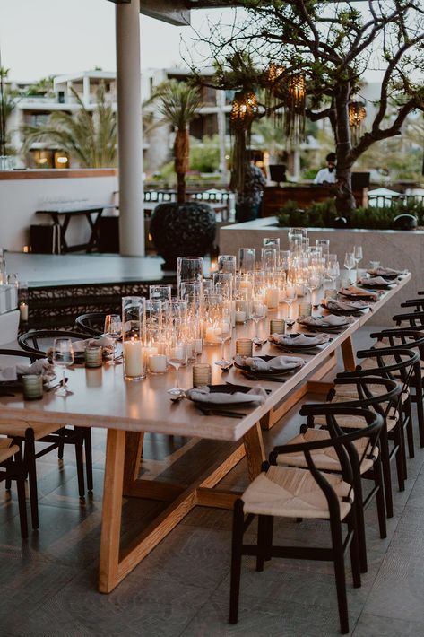 Modern Plate Setting Wedding, Wedding No Flowers Decor, Outdoor Black Wedding, Classy Hotel Wedding, No Flowers Wedding Decor, No Flower Wedding Decor, Wedding Centerpieces No Flowers, No Flower Wedding, Black Chairs Wedding