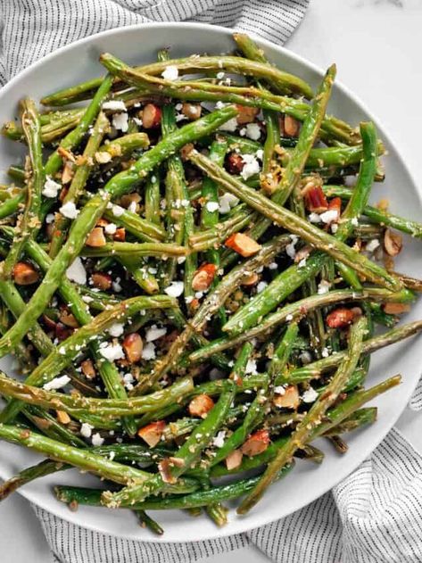 Roasted Green Beans with Almonds and Feta - Last Ingredient Green Beans With Lemon, Vegetarian Side Dish Recipes, Oven Roasted Green Beans, Green Beans With Almonds, Cooking Fresh Green Beans, Green Beans Side Dish, Easy Vegetable Side Dishes, Lemon Green Beans, Vegetable Side Dishes Recipes