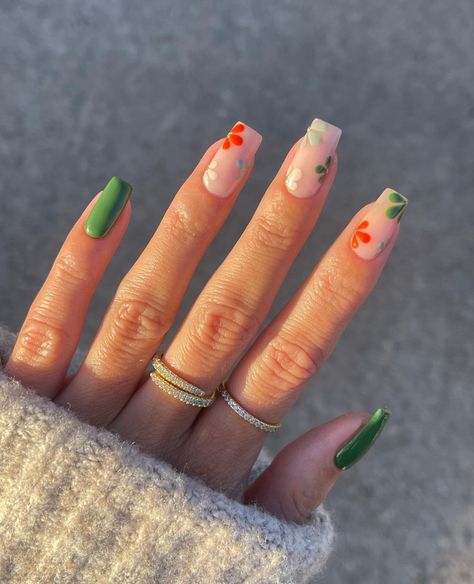 Nail Art Fleur, Burberry Nails, Turkey Nails, Simple Thanksgiving, Thanksgiving Nail, Green Nail Designs, Cute Nails For Fall, Floral Nail Designs, Thanksgiving Nails