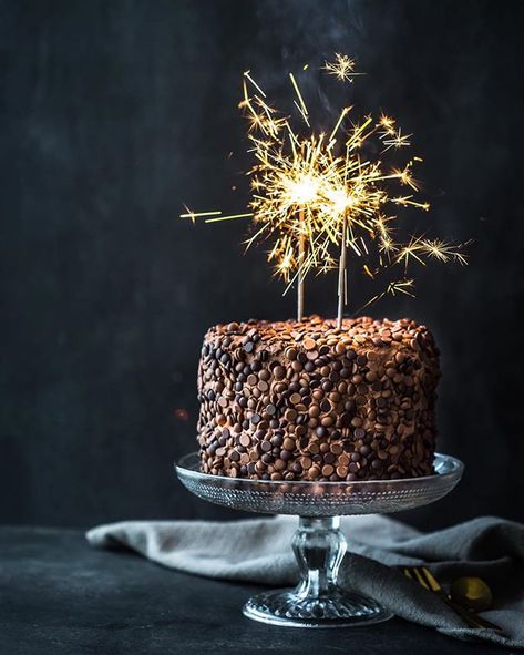 Nye Birthday Cake, Nye Cake, Birthday Cake Background, New Years Eve Cake, Classic Chocolate Cake, Cake Sparklers, Cake Background, Nye Celebration, Sparkle Cake