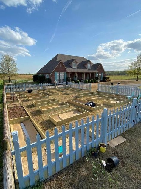 Small Animal Farm Layout, Backyard Landscaping Acreage, Half Acre Garden Layout, 2 Acres Of Land Ideas, Mini Farm Layout, Farm Layout 10 Acres, Hobby Farms Layout, Acreage Ideas, Raised Bed Garden Layout