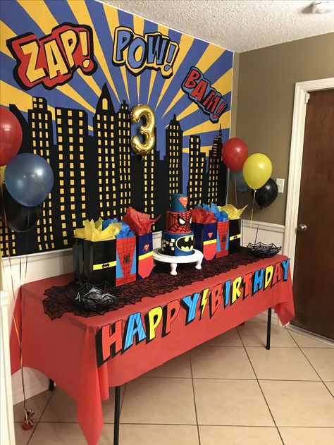 Cake table for batman Spider-Man superman superhero birthday party Superhero Candy, Party Cooler, Superman Birthday Party, Diy Snowman Decorations, Marvel Birthday Party, Marvel Party, Superman Birthday, Avenger Birthday Party, Batman Birthday Party