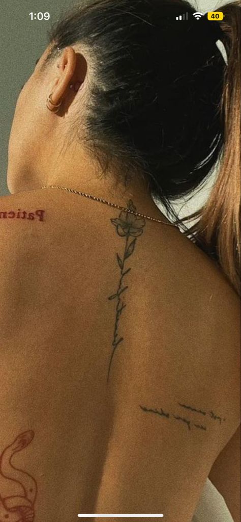 Mini Back Tattoo, Behind Neck Tattoo Woman, Back Spine Tattoo, Dainty Back Tattoos, Behind Neck Tattoo, Middle Of Back Tattoo, Small Back Tattoos, Neck Tattoos Women, Cute Tattoos For Women