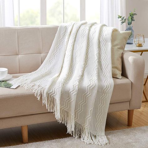 BOURINA knitted throw blanket for sofa, Lightweight Soft Warm Couch blanket,125×152cm White: Amazon.co.uk: Kitchen & Home Cleaning White Sheets, Small Sectional Sofa, Fringe Throw Blanket, Beige Throws, Textured Blankets, White Throw Blanket, Couch Blanket, Apartment Bedroom Decor, Sofa Throw Blanket