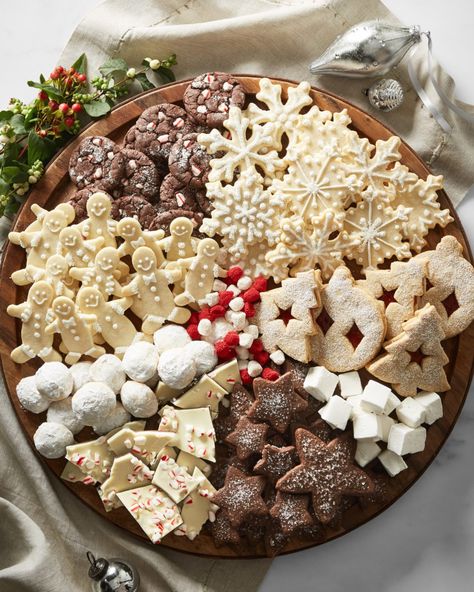 Cookie Board, Party Food Platters, Charcuterie Recipes, Xmas Food, Holiday Cookie, Christmas Snacks, Christmas Cooking, Christmas Goodies, Food Platters