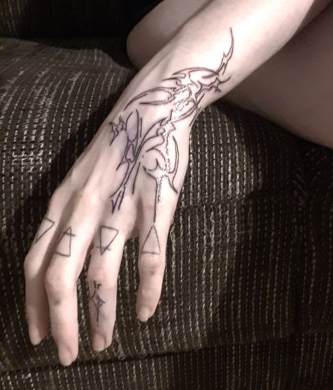 #Tattoo
#tattooinspo
#gothtattoo
#handtattoo
#cybertattoo
#cybersigilism
#neotribal
#neotribaltattoo
#tattoodgirl
#hands
#cybercore
#tattooaesthetic
#y2ktattoo
#techno
#fashion
#altgirl Tattoo Ideas Cybercore, Cybersigil Tattoo Hand, Cyberciligism Tattoo Hand, Cyberglisim Tattoo, Cybersigilism Rib Tattoo, Neotribal Tattoo Design Hand, Cybersigil Tattoo Arm, Neotribal Tattoo Design Arm, Cyberlism Tattoo