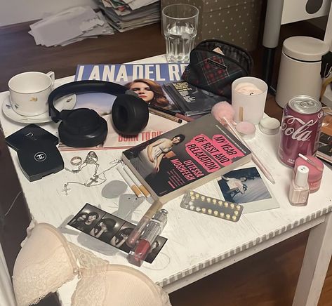 Messy Girl Aesthetic Room, Messy Nightstand, Nightstand Aesthetic, Messy Aesthetic, Mia 3, Rest And Relaxation, Essential Bag, Just Girl Things, Just Girly Things