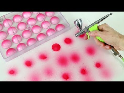 Airbrush Chocolate, Airbrush Tutorial, Cake Supplies, Chocolate Molds, Chocolate Candy, Spray Painting, Cocoa Butter, Painting Tutorial, How To Use