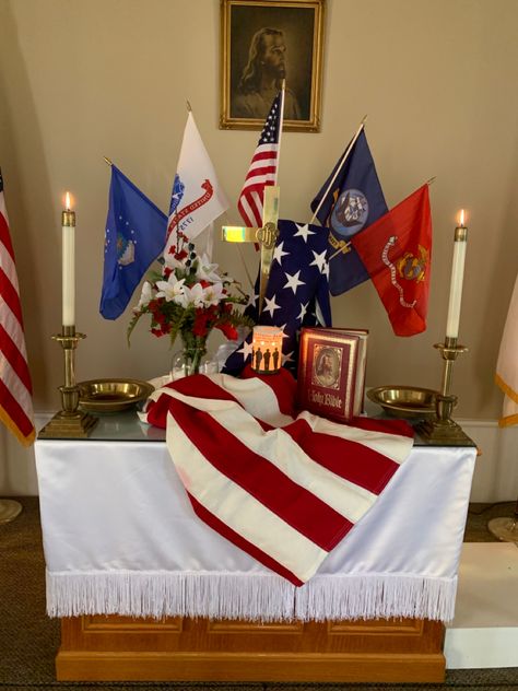 Veterans Day Table Display, Memorial Day Display Ideas, Church Altar Decoration Ideas, Memorial Day Decorations For Church, Memorial Day Church Altar Decorations, Veterans Day Luncheon Ideas, Patriotic Church Decor, 4th Of July Church Decorations, Memorial Day Church Decorations