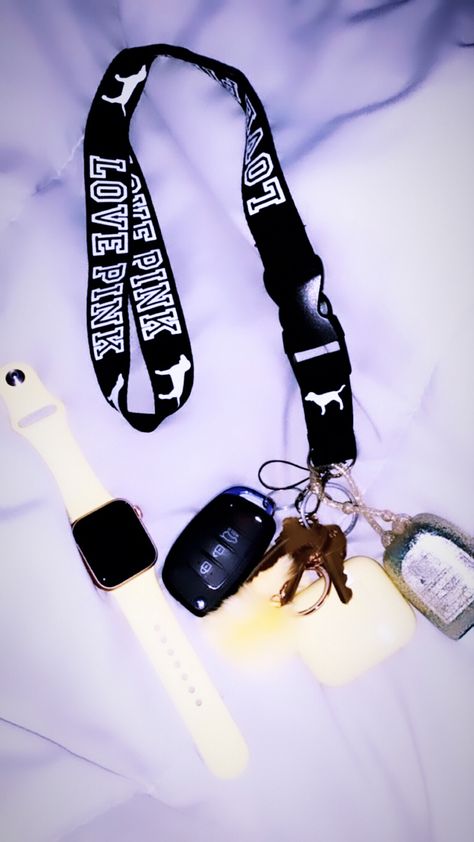 Car Keychain Ideas, Thug Girl, R&b And Soul, Apple Watch Fashion, Girly Car Accessories, Mink Lash Extensions, Keychain Ideas, Girly Car, Handbag Essentials