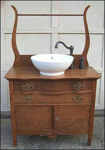 This is adorable!! Vintage Wash Stand Sink, Antique Wash Stand, Primitive Bathroom, Wash Sink, Antique Bathroom Vanity, Antique Bathroom, Room Vanity Ideas, Gold Bathroom Decor, Vintage Sink