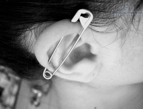 Related image Safety Pin Piercing, Industrial Bar Piercing, Piercing Industrial, Different Ear Piercings, Industrial Piercing Jewelry, Industrial Safety, Cool Piercings, Diamond Huggies, Cute Piercings