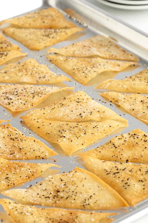 Appetizers Using Won Ton Wrappers, Won Ton Wrapper Ideas, Recipes Using Wonton Wraps, What To Do With Wonton Wrappers, Baked Wonton Chips, Crispy Wonton Recipes, Egg Roll Wrapper Chips, Wanton Wrapper Recipes Appetizers, Easy Wonton Wrapper Recipes