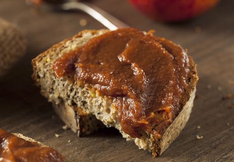 Bring in extra apples and cozy vibes with this easy and delicious homemade Amish apple butter recipe. Canning instructions included! Amish Apple Butter Recipe, Instant Pot Apple Butter, Slow Cooker Apple Butter, Apple Butter Recipe, Slow Cooker Apples, Diced Apples, Homemade Applesauce, Cooked Apples, Recipe Steps