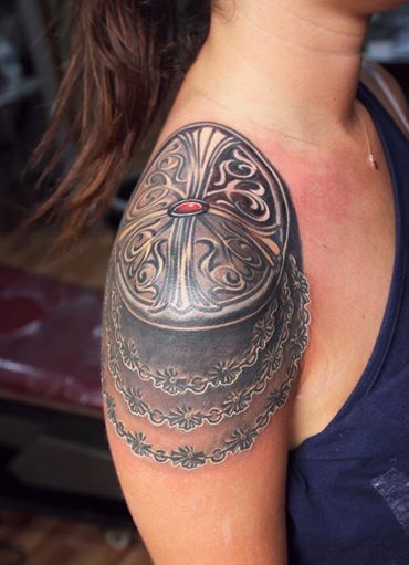 Hmmm maybe something similar, not crazy about the dark under the shoulder plate Armor Tattoo Shoulder, Tattoo Women Shoulder, Tattoo Armor, Women Shoulder Tattoo, Armour Tattoo, Shoulder Armor Tattoo, Tat Inspiration, Tattoo Cool, Tattoo Bird