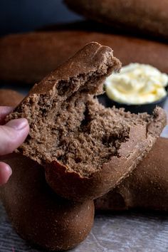 Out Back Bread Recipe, How To Make Outback Bread, Homemade Pumpernickel Bread Recipe, Outback Pumpernickel Bread Recipe, Outback Steakhouse Bread Machine Recipe, Outback Steakhouse Bread Recipe, Outback Brown Bread Recipe, Bread Machine Pumpernickel Bread, Outback Bread Recipe For Bread Machine