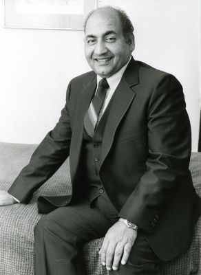 Mohammed Rafi. They don;'t make 'em like him anymore..... Mohammad Rafi, Mohammed Rafi, Shammi Kapoor, Indian Musical Instruments, Film Song, Lata Mangeshkar, Legendary Singers, Film History, Indian Bollywood