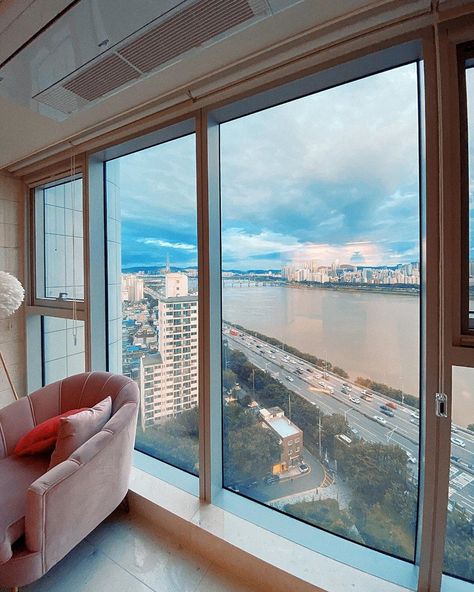 Korean Luxury Apartment, Kpop Lifestyle, Seoul Apartment, Apartment View, Han River, Travel Luxury, Morning View, Lifestyle Art, Window View