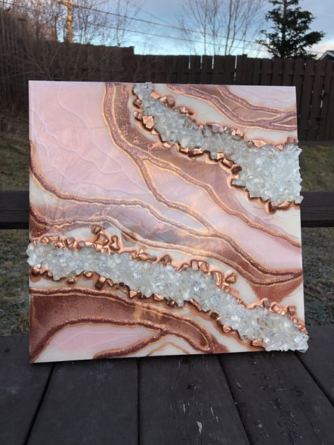 Pink Geode Resin Art, Epoxy Resin Canvas Art, Resin Art On Mirror, Pink Resin Art, Geode Crafts, Geode Canvas Art, Geode Art Painting, Resin Pour Art, Crystal Resin Art