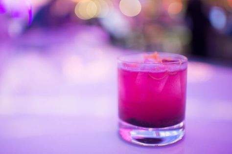 Martini, Shot, or Highball...How Will You Take the Purple Haze? Chambord Drinks, Sweet Martini, Vodka Recipes Drinks, Blueberry Vodka, Purple Drinks, Raspberry Liqueur, Vodka Shots, Vodka Drinks, Spa Party