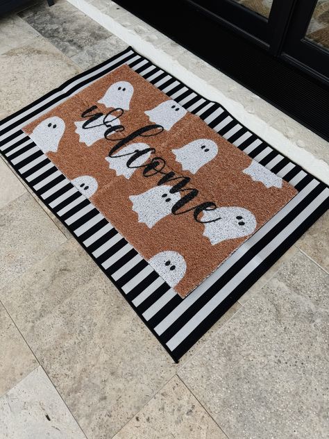 Halloween decor from our home! Diy Halloween Doormat, Doormat Diy, Halloween Diy Door, Door Mat Diy, Halloween Doormat, Halloween Door Mat, Halloween Door, Easy Halloween, Diy Halloween