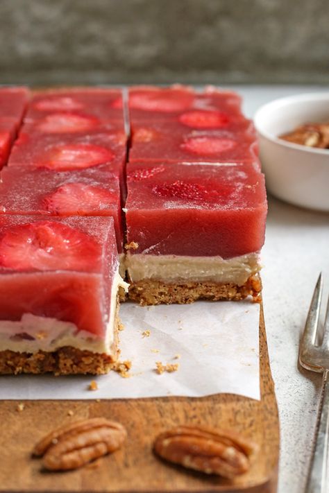 This Paleo Strawberry Pretzel Salad is a grain free version of the classic dessert. A pecan crust, dairy free cheesecake layer and homemade strawberry jello topping. It’s fresh, delicious and gluten free, dairy free and naturally sweetened. #paleo #strawberrypretzelsalad #dessert #glutenfree #dairyfree | realfoodwithjessica.com @realfoodwithjessica Jello Pretzel Salad, Homemade Jello, Cookie Salad, Pumpkin Chip, Dairy Free Cheesecake, Pecan Crust, Cheesecake Layer, Strawberry Pretzel Salad, Fruit Creations