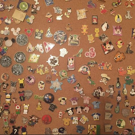 Disney Symbols, Characters Dancing, Disney Pin Display, Disney Menus, Disney Lanyard, Disney Pins Sets, Cute Disney Characters, Disney Souvenirs, Kid A