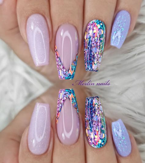 These 22 Trendy Colorful Nails Will Match Every Outfit Nails For Cruise, January Nails Ideas Simple, Cute January Nails, January Nails Ideas, Colorful Manicure, Nails Ideas Simple, Pink White Nails, January Nail Designs, January Nail