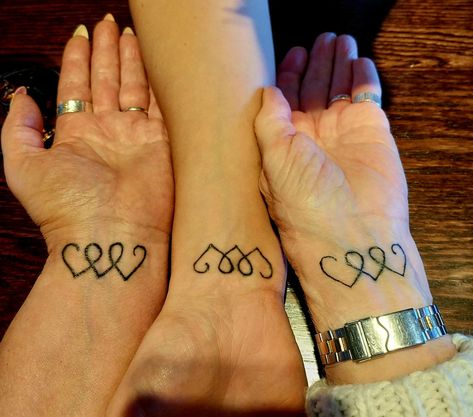 3 interlinked hearts forever 🩷🩷🩷 Daughter & Mother & Grandmother We had these done before we went on holiday to New York.....love them! Mother Daughter And Grandmother Tattoos, Generations Tattoo, Grandmother Tattoos, Grandmother Tattoo, Grandma Tattoos, New York Love, Red Ink Tattoos, Daughter Mother, Going On Holiday