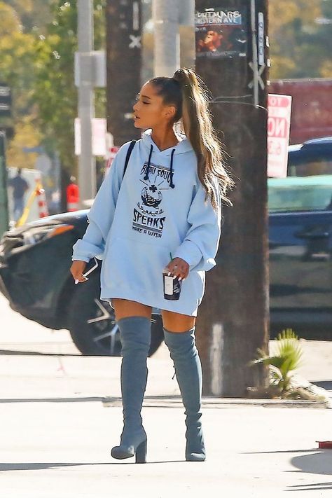 Ariana Grande signature style Ariana Grande Outfits, Ariana Grande Fans, Ariana Grande Style, Ariana Grande Photoshoot, Ariana Grande Photos, Ariana G, Hoodie Outfit, Thanksgiving Outfit, Agra