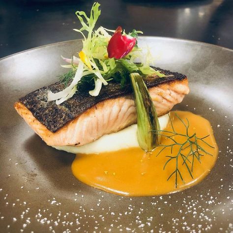 Salmon Plating, Fish Plating, Plated Entrees, Lemon Snow, Snow Food, Sweet Potato Green Beans, Gastronomic Food, Seared Fish, Western Dishes