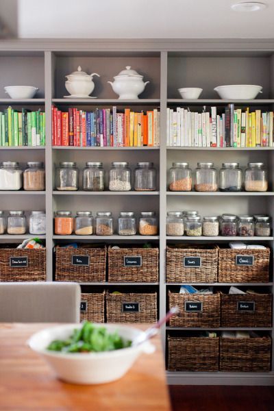 Obsessing over this open pantry: http://www.stylemepretty.com/living/2015/04/10/chic-and-casual-dinner-for-friends/ | Photography: Erin Hearts Court - http://www.erinheartscourt.com/ Cookbook Storage, Cookbook Shelf, Open Pantry, Beautiful Pantry, Dream Pantry, Farmhouse Pantry, Style Me Pretty Living, Al Fresco Dinner, Interior Design Minimalist