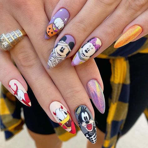 Disney Halloween Nails, Disney Acrylic Nails, Mickey Nails, Holloween Nails, Unghie Sfumate, Halloween Acrylic Nails, Cute Halloween Nails, Stiletto Nail Art, Nail Art Disney