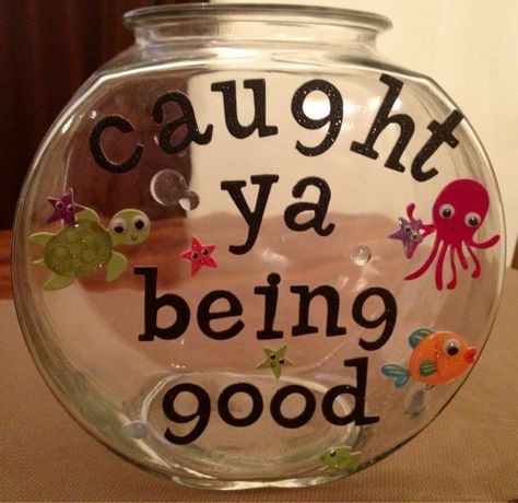 Positive Reinforcement - Put a cotton ball, a marble or a pom-pom in the bowl every time you catch your child being good. Do something special when it's full. Focus on the good … not the bad. Planning School, Timmy Time, Classroom Behavior, Behavior Management, Future Classroom, Being Good, Positive Reinforcement, Cotton Ball, Raising Kids