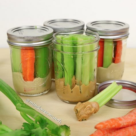 Quick snack (amazing) Jar Meals, Meal Prep Snacks, Mason Jar Salad, Mason Jar Meals, Snacks Easy, Meals In A Jar, Eat Better, Meal Prep Ideas, Lunch Snacks