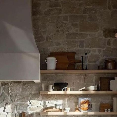 Great Kitchens!️️️ Every day! on Instagram: "Beautiful kitchen by @lindyegalloway" Natural Stone Backsplash Kitchen, Modern American Interior, Plaster Hood, White Oak Cabinets, Lindye Galloway, Natural Stone Backsplash, Kitchen Eating Areas, Stone Backsplash Kitchen, Fresh Baked Bread