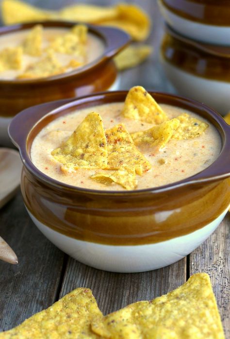 Cool Ranch Doritos Cheese Soup + VIDEO Doritos Cheese, Cool Ranch Doritos, Crumb Coffee Cakes, Cold Weather Comfort Food, Cheese Soup Recipes, Seafood Chowder, Homemade Chips, Cold Weather Food, Breakfast Bites