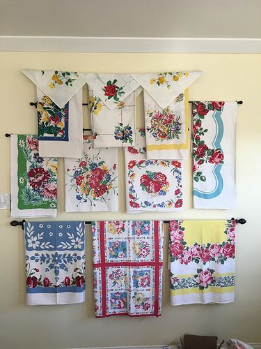 Vintage tablecloth display | Terry Reiser | Flickr Living Vintage, Regal Design, Vintage Display, Linens And Lace, Vintage Handkerchiefs, Aprons Vintage, Vintage Tablecloths, Antique Linens, Shabby Chic Homes