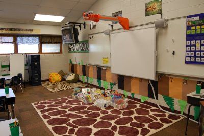 fun Themed Classroom Ideas, Safari Theme Classroom, Classroom Items, Jungle Theme Classroom, Clutter Free Classroom, Classroom Makeover, Printable Classroom Decor, Welcome Board, Jungle Room