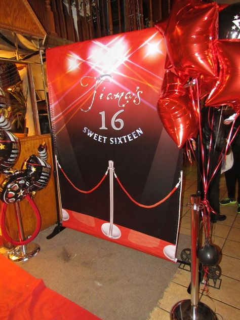 A red carpet photo opportunity is the perfect match for a Sweet 16 Movie Night! #EbatesTurns16 Red Carpet Birthday Party Ideas, Red Carpet Birthday Party, Hollywood Sweet 16, Red Carpet Birthday, Red Carpet Sweet 16, Hollywood Birthday Parties, Super Sweet 16, Hollywood Birthday, Sweet 16 Themes