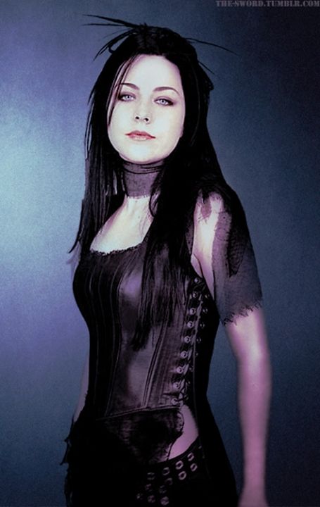 Amy Lee ... Heaven On Earth Mall Goth Aesthetic, Snow White Queen, Kei Visual, Amy Lee Evanescence, Goth Beauty, Amy Lee, Evanescence, I'm With The Band, Metal Girl