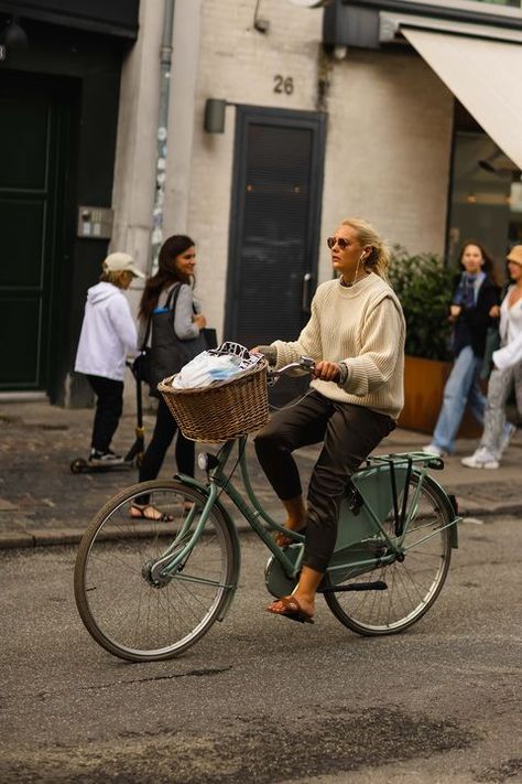 Socks And Loafers, Loafers And Socks, Copenhagen Street Style, Oversized Jean Jacket, Copenhagen Fashion, Bike Photo, Star Show, Green Suit, Copenhagen Style