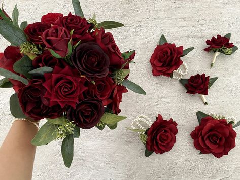 Introducing our stunning, handcrafted silk flower bouquet, a perfect choice for a truly memorable wedding day. This enchanting arrangement features an exquisite blend of different shades of red roses, including the elegant burgundy rose and classic red rose, intertwined with delicate eucalyptus leaves. Radiating elegance and grace, this bouquet captivates the eyes with its rich assortment of red hues. The deep, velvety tones of the burgundy rose symbolize deep passion and everlasting love, while Deep Red Bouquet, Burgundy Wedding Flowers Bridal Bouquets, Bridesmaid Bouquet Red, Wedding Flowers Burgundy, Red Rose Bouquet Wedding, Burgundy Wedding Flowers, Faux Bouquet, Bouquet Burgundy, Fall Cards Handmade