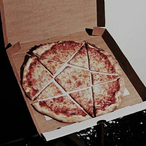 Creepy Pasta, 웃긴 사진, Witch Aesthetic, Grunge Photography, A Pizza, Laura Lee, Aesthetic Grunge, American Horror Story, Grunge Aesthetic