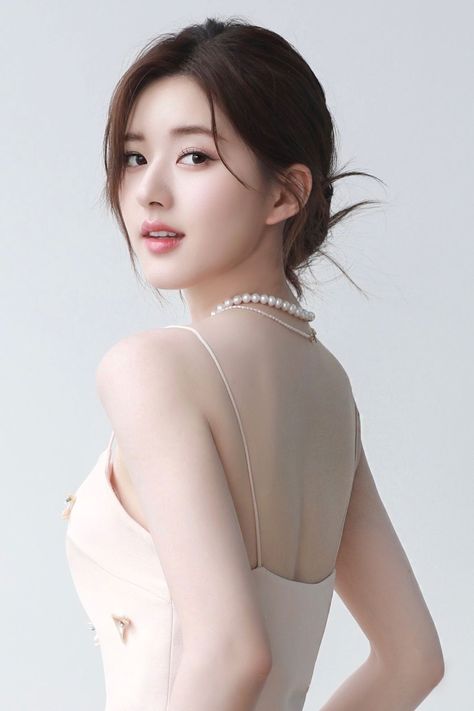 Zhao Lusi at promo event | China Entertainment News Skin Retouching, China Girl, Medium Length Hair Cuts, Fesyen Wanita, Korean Beauty, Casino Online, Ulzzang Girl, Beauty Women, Asian Beauty