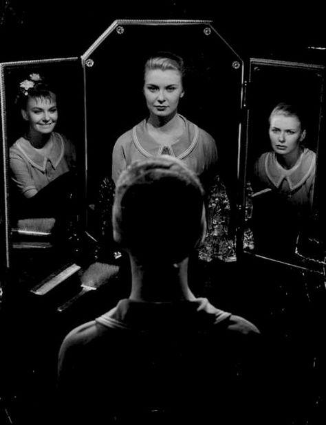 Joanne Woodward .. Faces of Eve Three Faces, Joanne Woodward, Mirror Photography, Reflection Art, Lady Macbeth, Video Project, Art Adventure, Multiple Personality, 3 Face