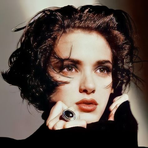 Winona Ryder 90s, Winona Forever, Winona Ryder, Top Celebrities, Most Beautiful Dresses, Penteado Cabelo Curto, Marilyn Monroe, Pretty People, Beautiful People