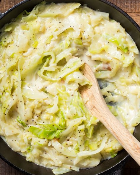 This easy creamed cabbage recipe brings out the tender, sweet flavors of the cabbage and mixes it with a creamy sauce that's full of flavor. Cream Cabbage Recipes, Cabbage Sides, Pork Riblets Recipe, Carbonara Creamy, Creamy Cabbage, Riblets Recipe, Pork Riblets, Creamed Cabbage, Sticky Pork