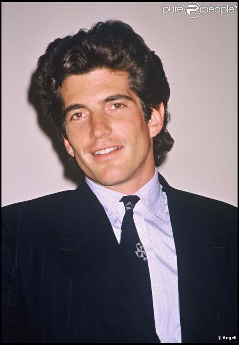 Le plus beau de tous John Junior, Jfk Jr, John Fitzgerald, John John, Inspiring People, Elegante Casual, Fav Celebs, Famous Faces, Britney Spears